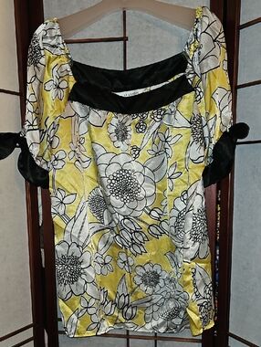 Allison Taylor Yellow Floral Scoop Neck Top with Black Trim